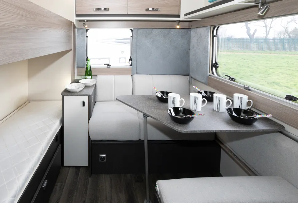 Challenger 590 interior