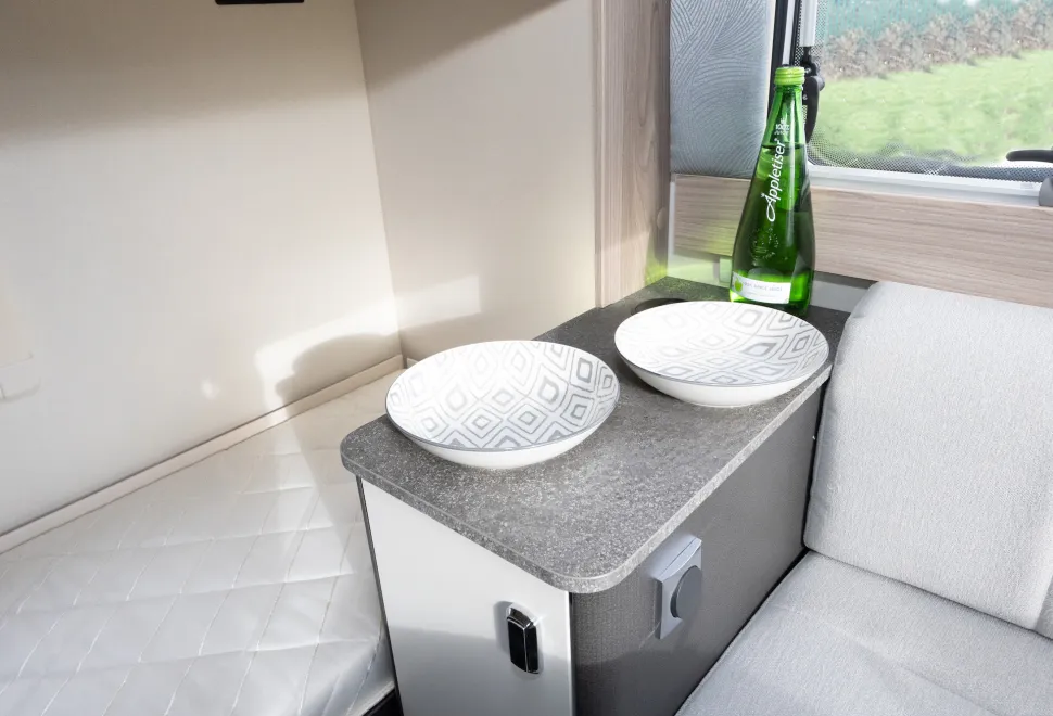 Challenger 590 interior