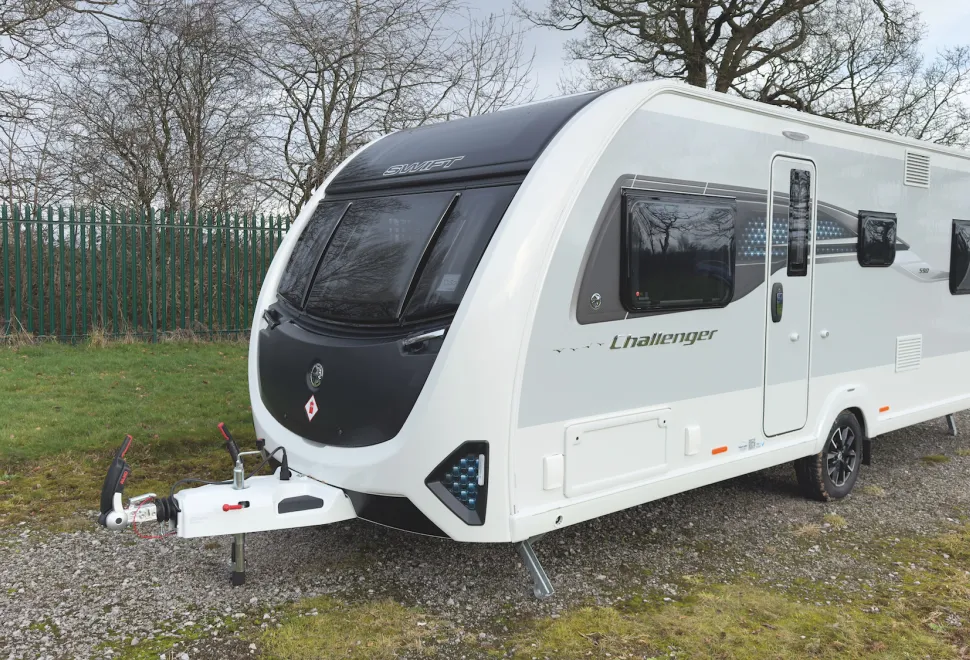 Challenger 590 exterior 