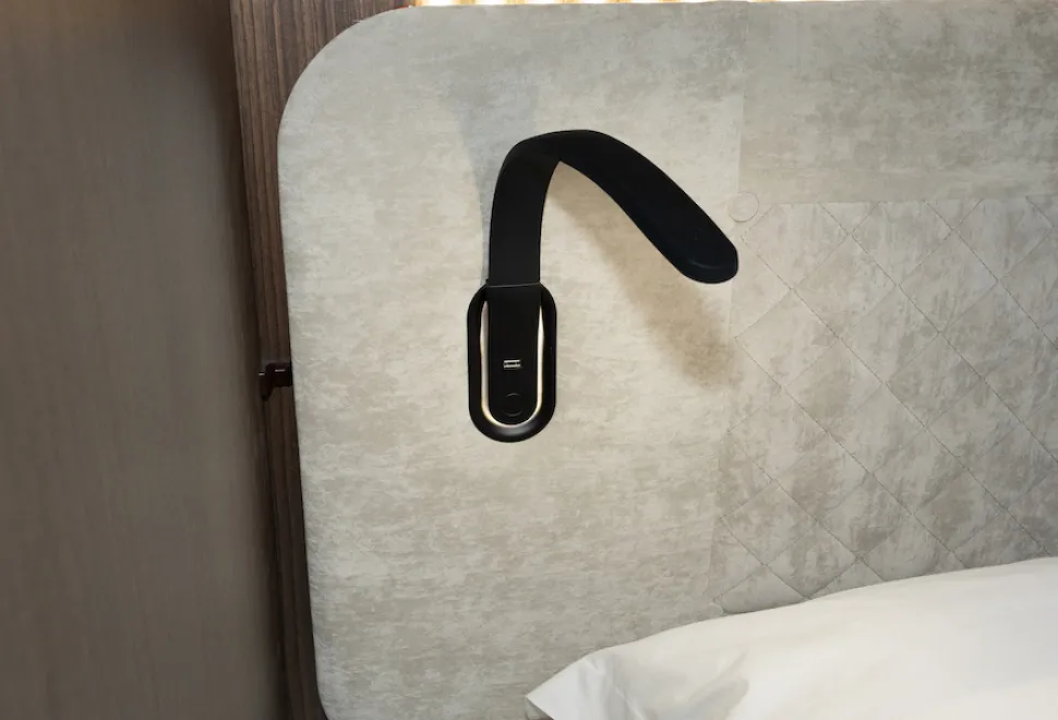 Bedhead lights with two levels of illumination and infinitely flexible stalks