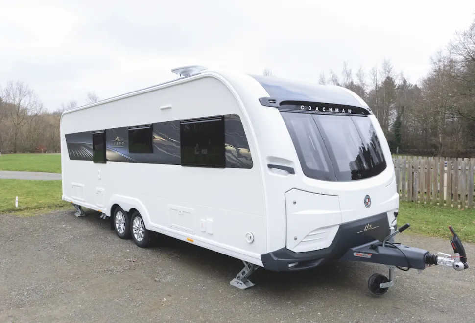 Exterior coachman lusso 4