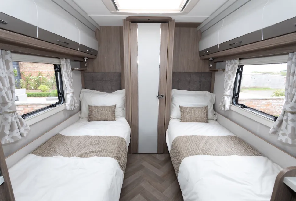 Coachman VIP 565 twin beds