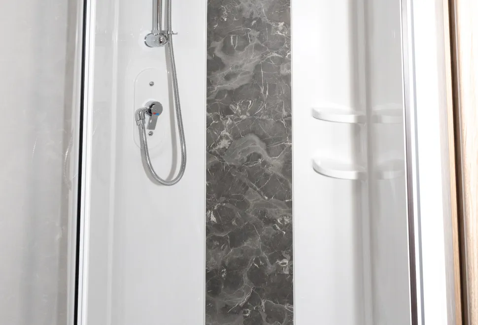 Coachman VIP 565 washroom
