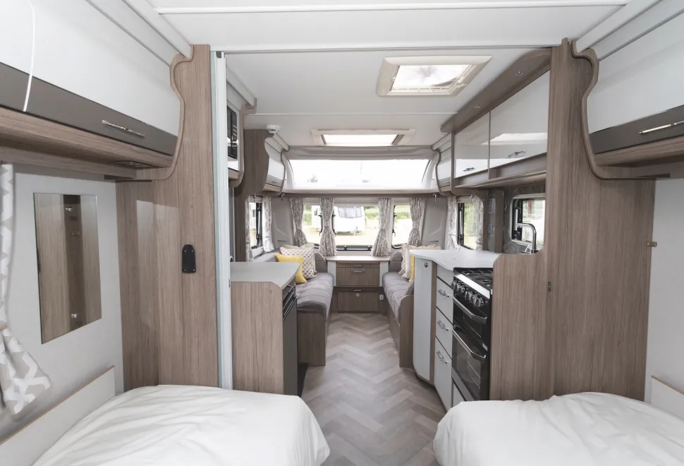 Coachman VIP 565 twin bed and lounge