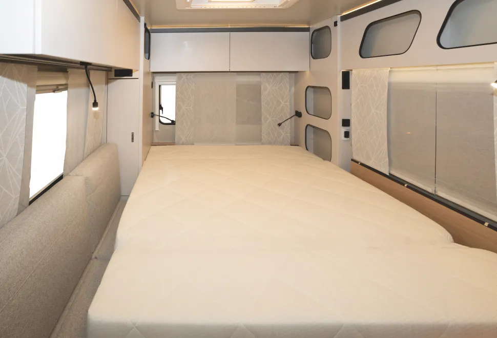 Knaus Yaseo 340PX bedroom