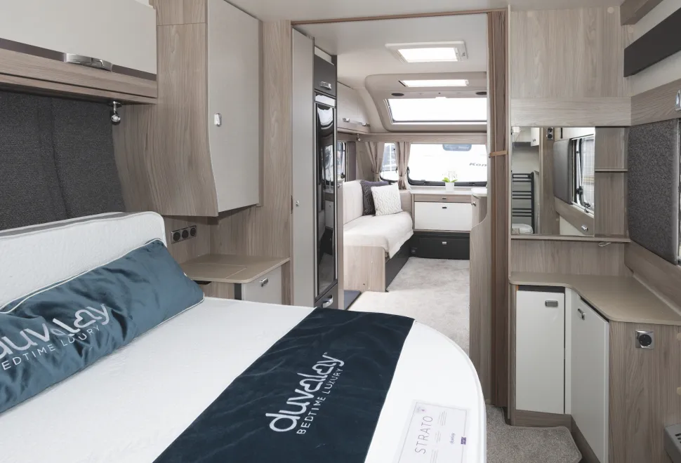 Swift Conqueror Grande 645 bedroom