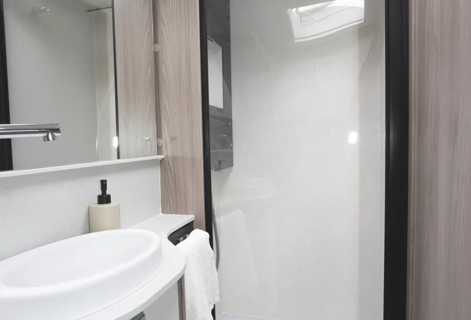 Swift Conqueror Grande 645 washroom