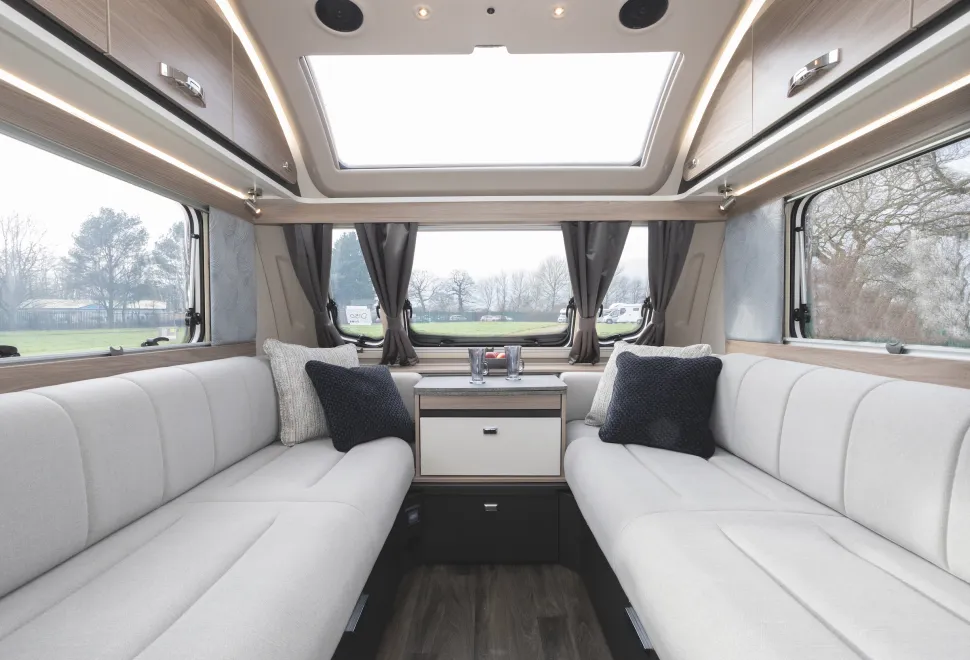 Swift Challenger 590 lounge