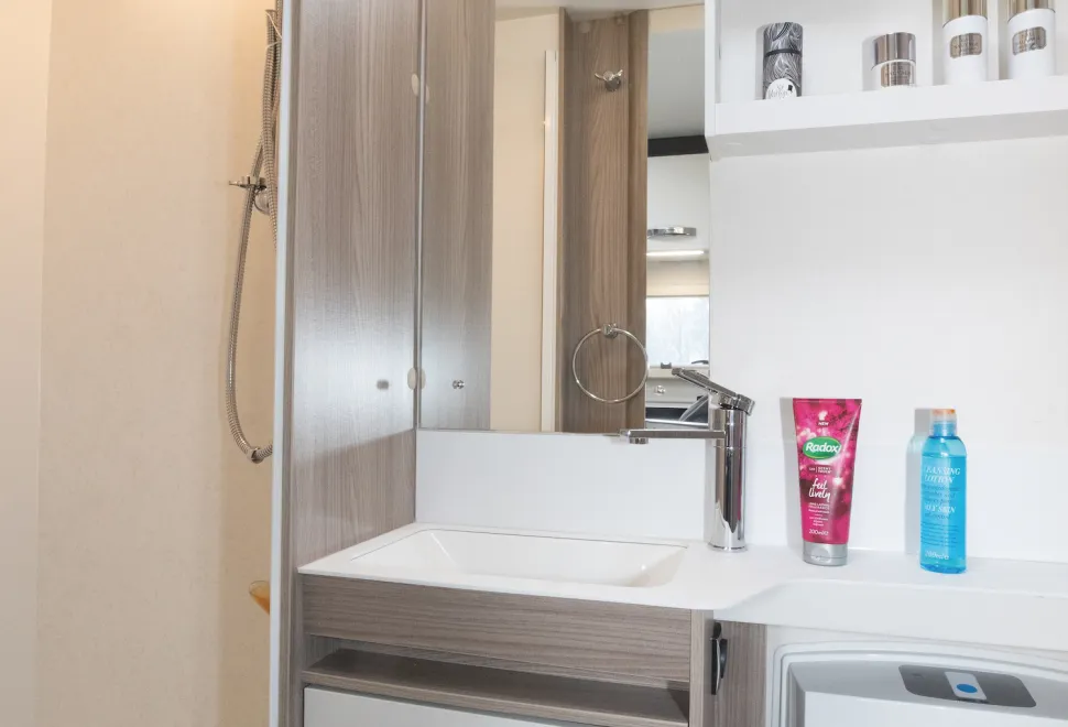 Swift Challenger 590 washroom