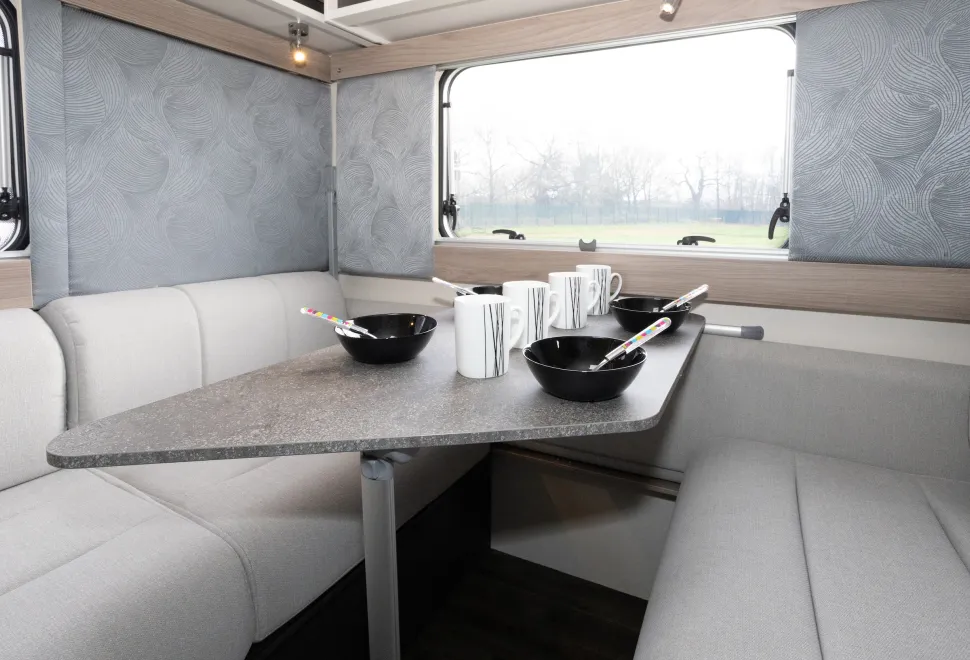 Swift Challenger 590 lounge/dinette 