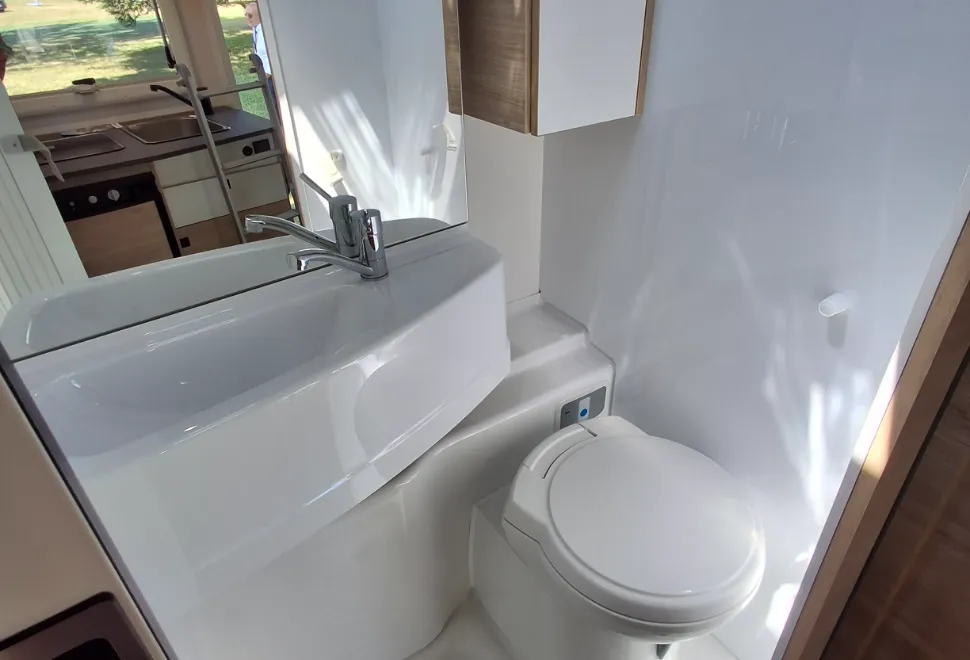 Chausson C514 First Line motorhome washroom