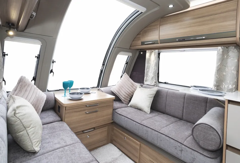 Bailey Unicorn Deluxe Cabrera interior