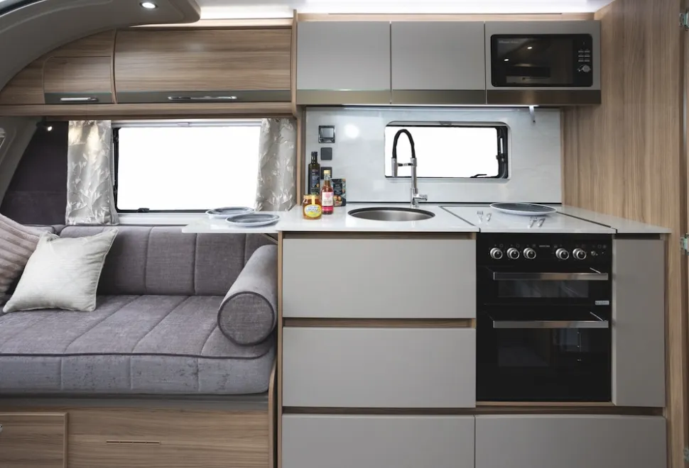 Bailey Unicorn Deluxe Cabrera interior
