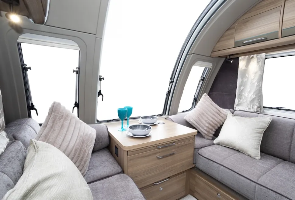 Bailey Unicorn Deluxe Cabrera interior