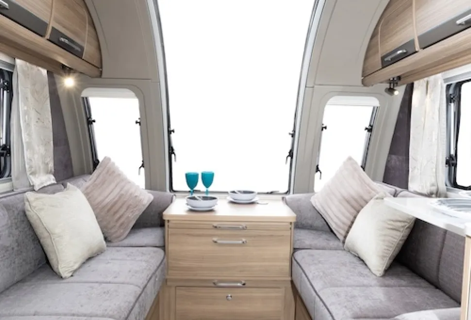 Bailey Unicorn Deluxe Cabrera interior