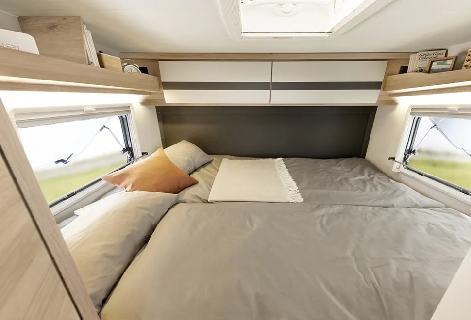 Dethleffs Globebus I 1 transverse bed