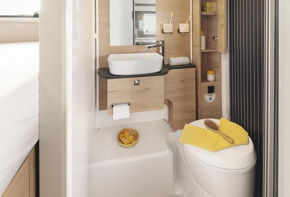 Dethleffs Globebus I 1 washroom showing basin