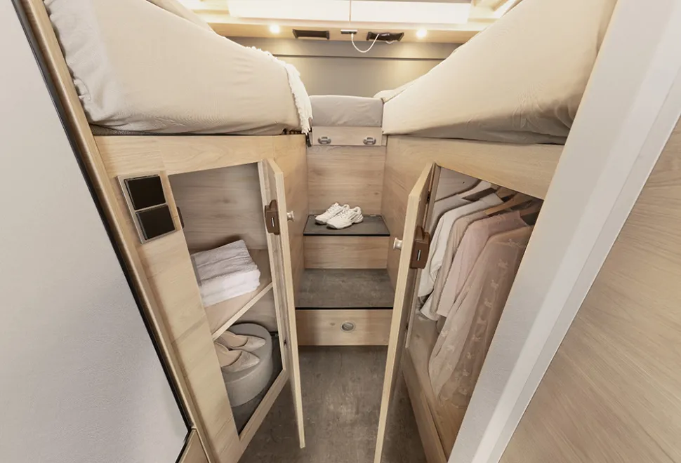 Dethleffs Globebus I 4 wardrobe