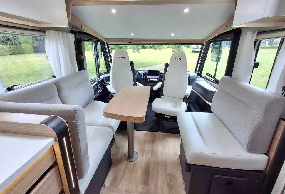 Pilote A-Class Interior
