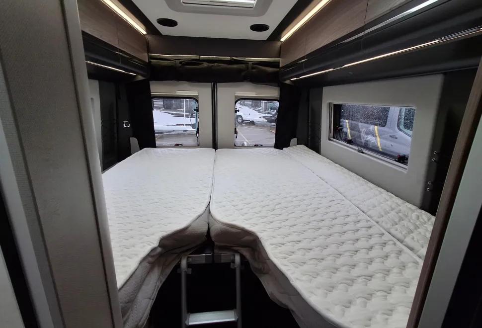 Swift Carrera 194 rear beds