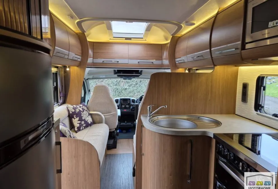 Auto-Trail Tracker FB 2015