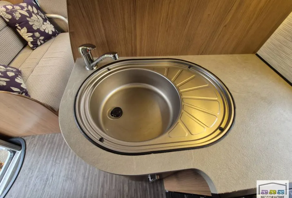 Auto-Trail Tracker FB 2015