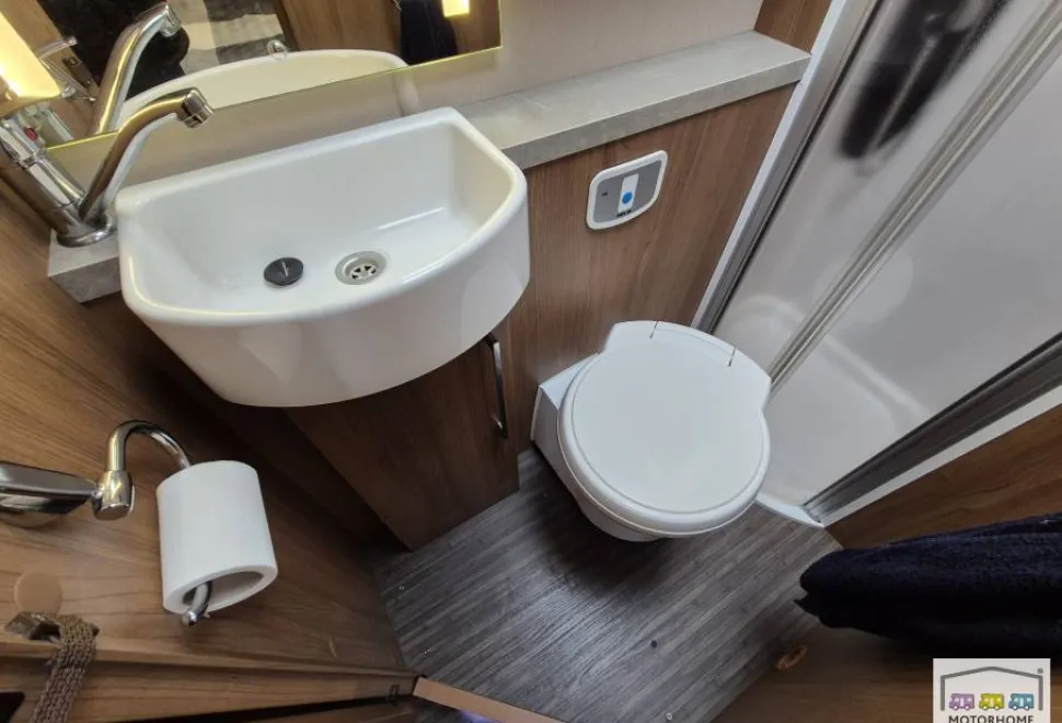 Auto-Trail Tracker FB 2015