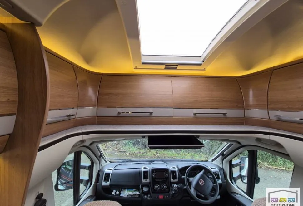 Auto-Trail Tracker FB 2015