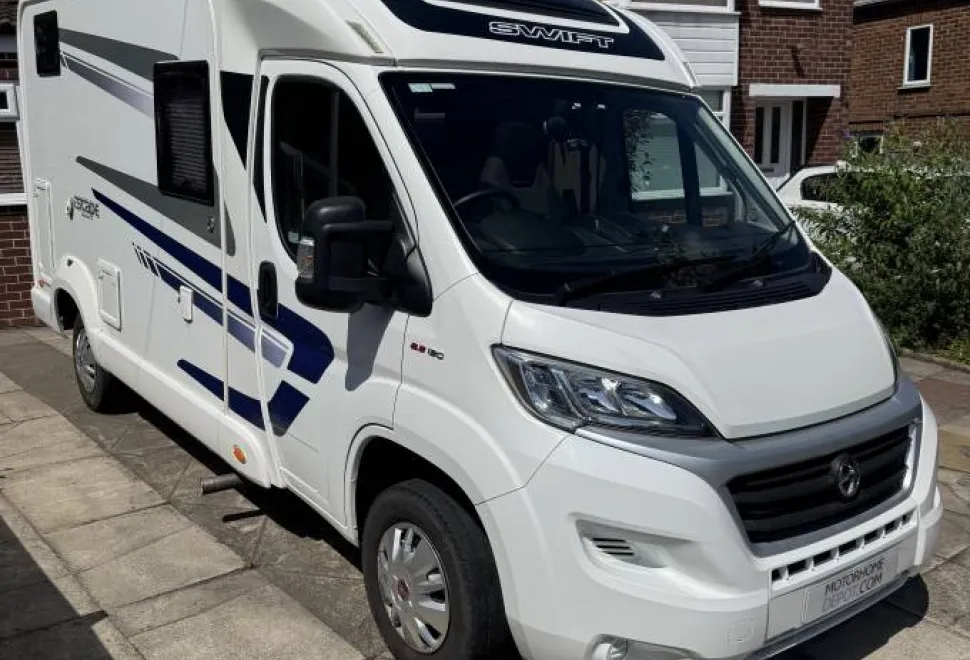 Swift Escape Compact C205 2019