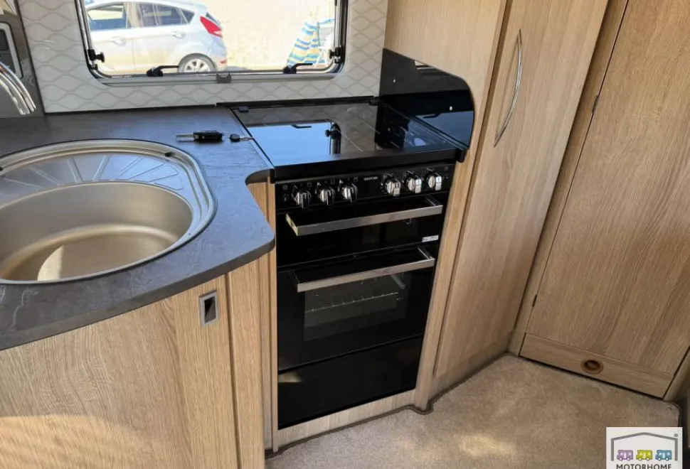 Auto-Trail Tracker FB 2020