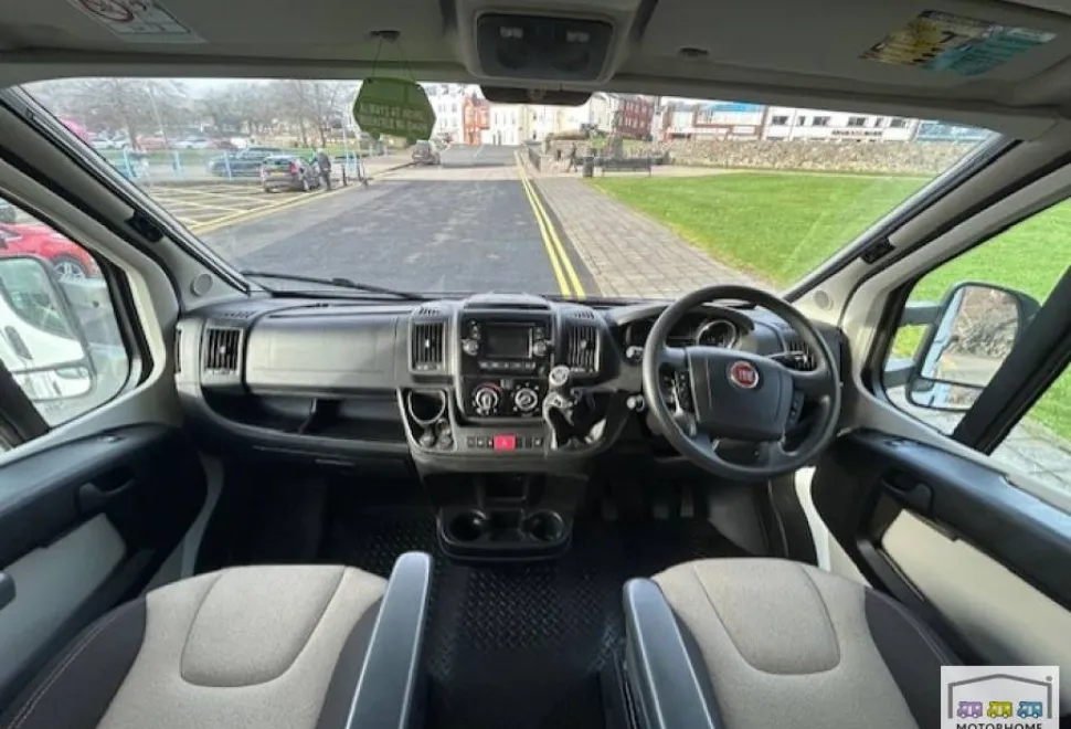 Weinsberg Carahome 600 DKG 2016