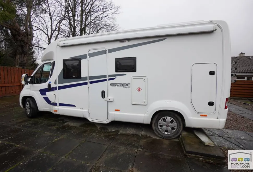 Swift Escape 695 2018