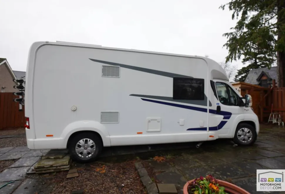 Swift Escape 695 2018