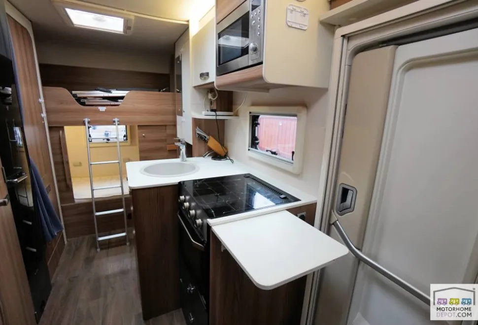 Swift Escape 695 2018