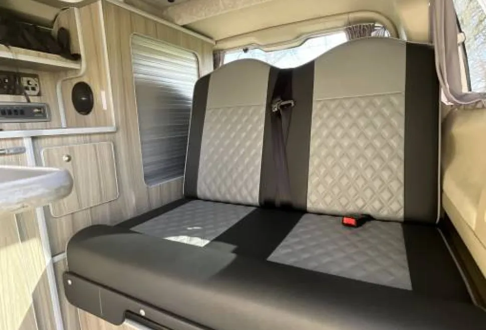Nissan Elgrand  2005