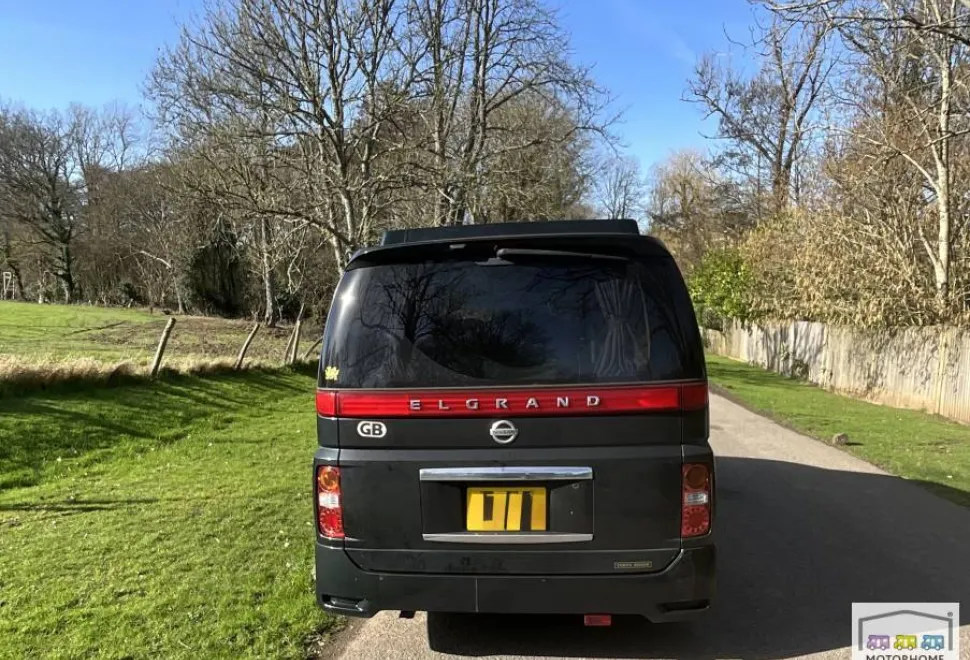 Nissan Elgrand  2005