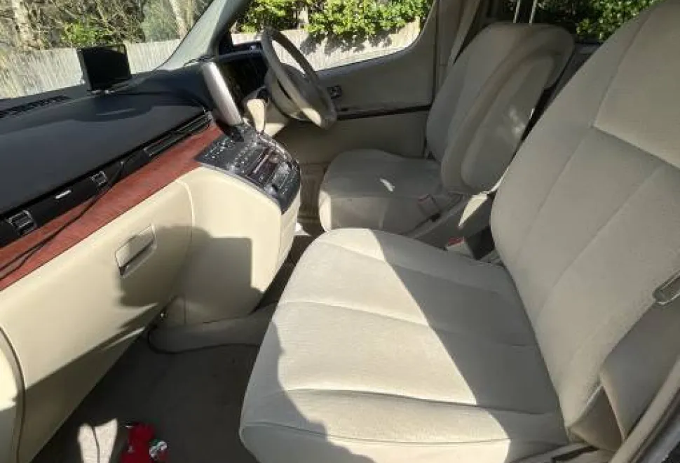 Nissan Elgrand  2005
