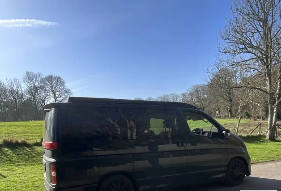 Nissan Elgrand  2005