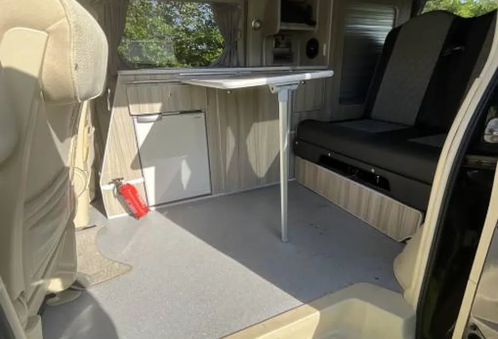 Nissan Elgrand  2005