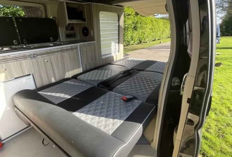 Nissan Elgrand  2005