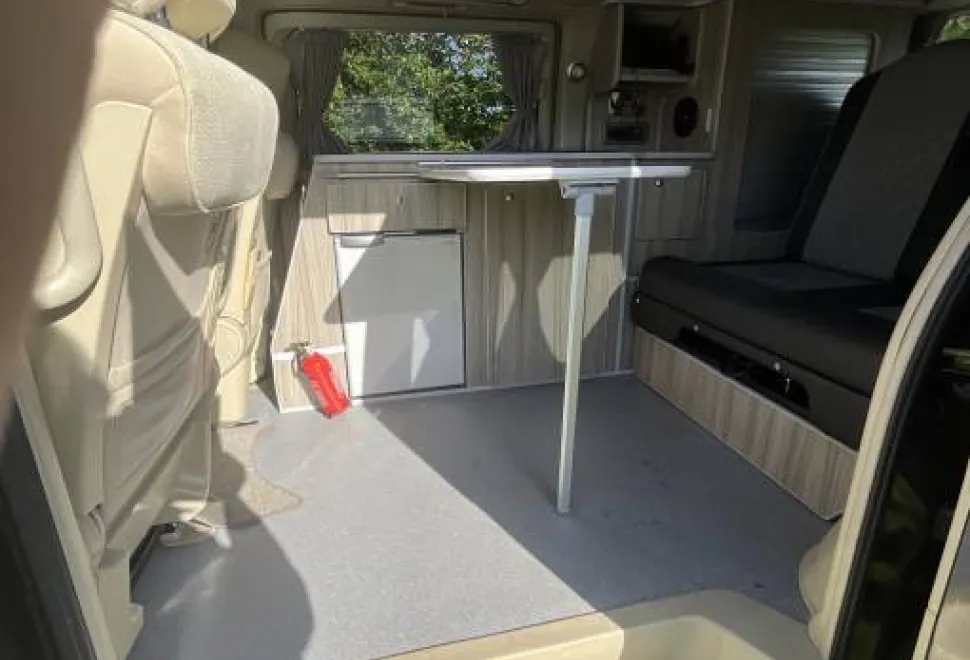 Nissan Elgrand  2005