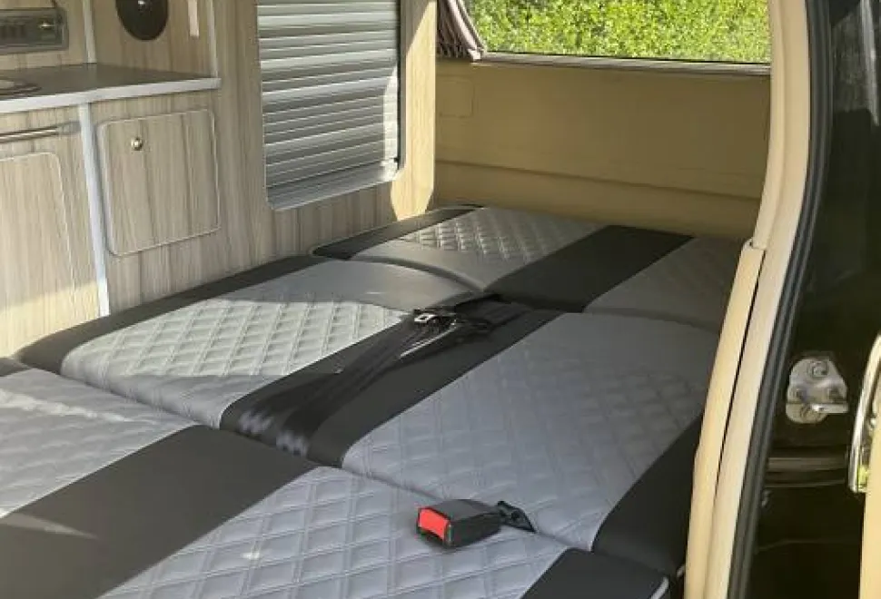 Nissan Elgrand  2005