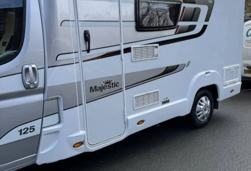 Elddis Majestic 125 2017