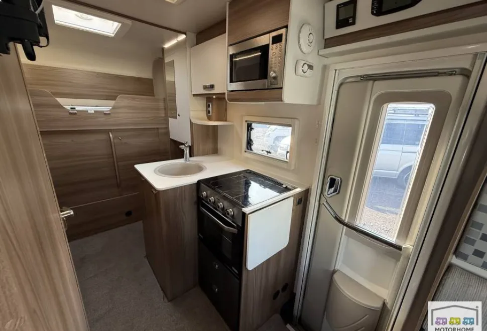 Swift Escape 695 2017