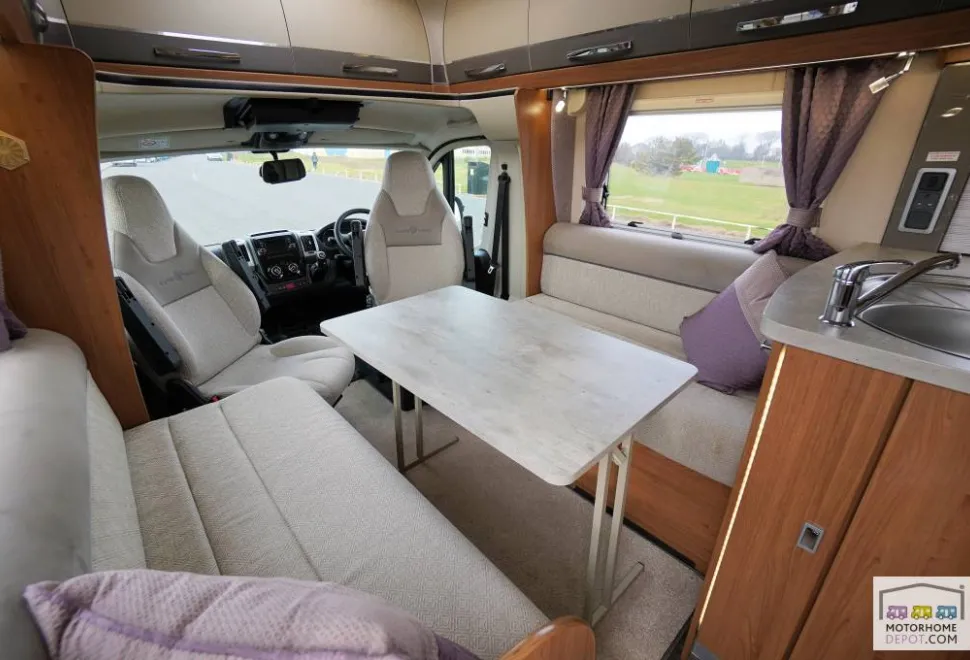 Auto-Trail Tracker FB 2019