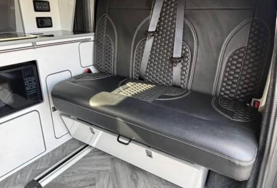 Volkswagen T6.1 Transporter Highline AVT Campers 2023
