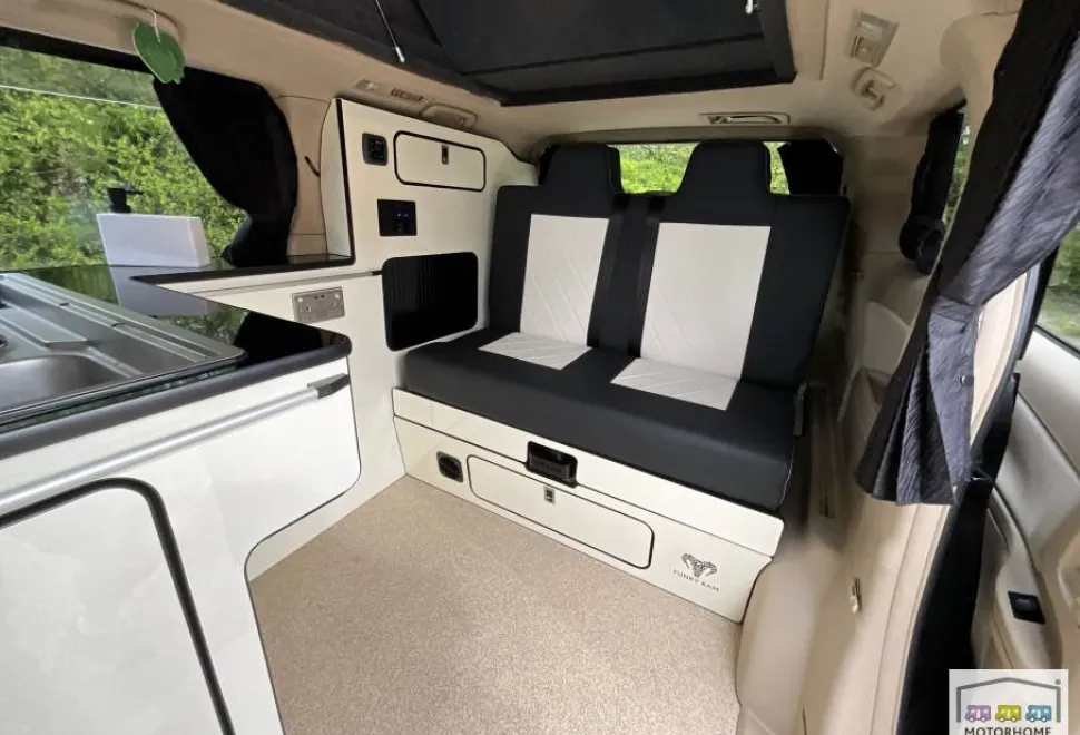 Toyota Vellfire   2010