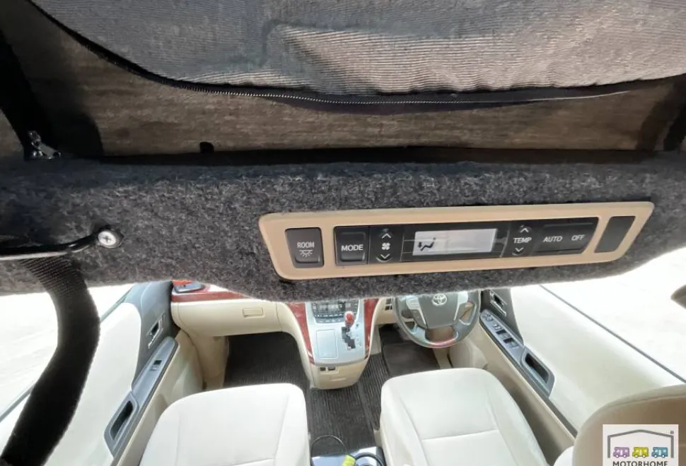 Toyota Vellfire   2010