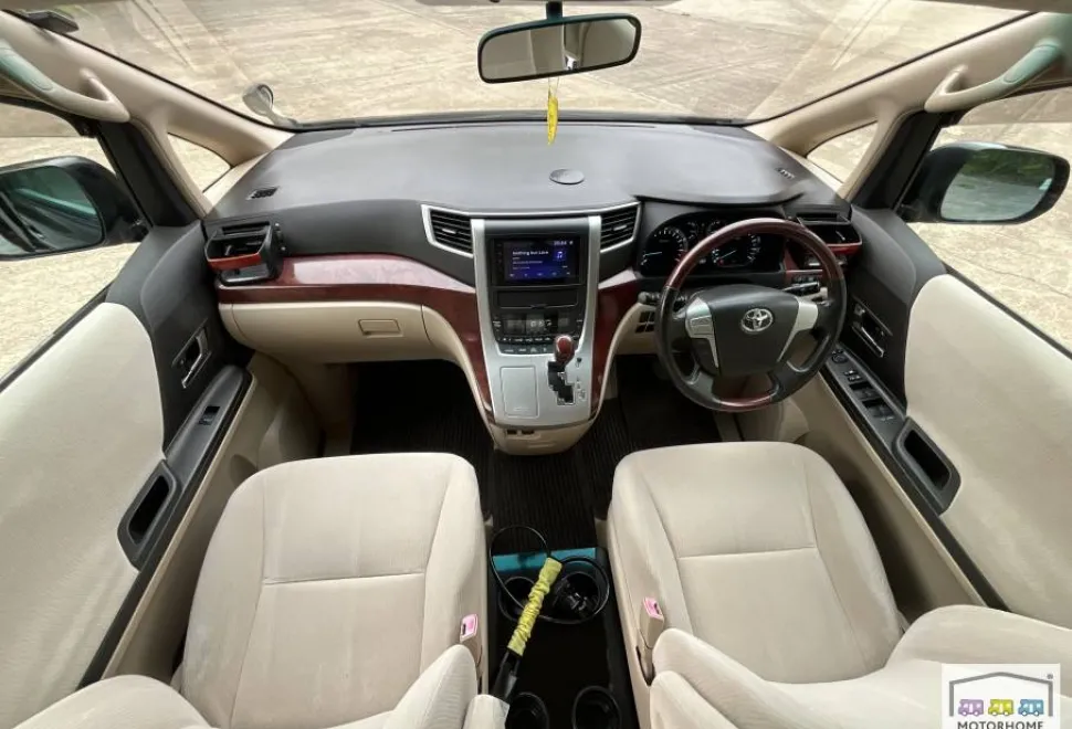 Toyota Vellfire   2010