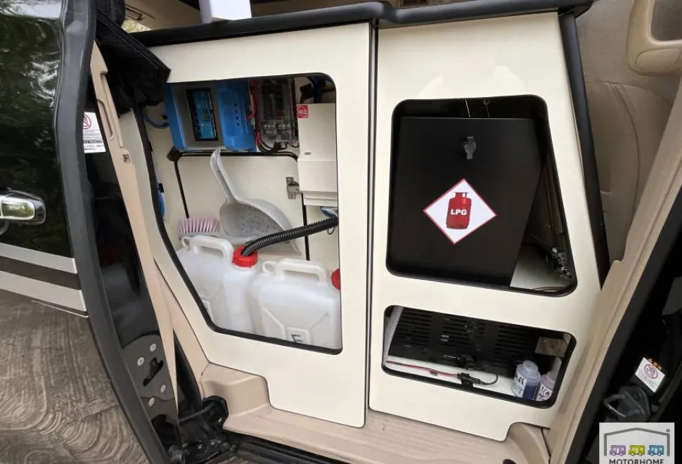 Toyota Vellfire   2010
